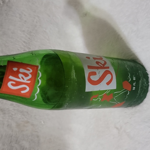 Vintage Unopened 1976 Ski soda bottle - Picture 5 of 8